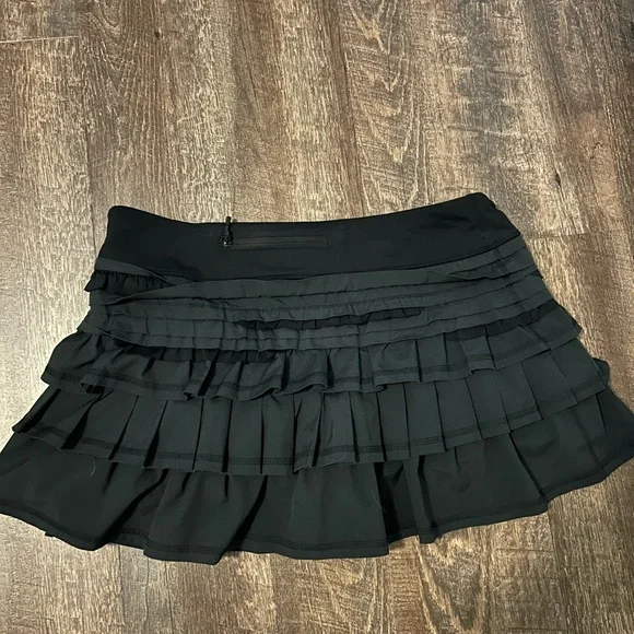 Lululemon Athletica Black Tiered Mini Skirt - Picture 2 of 2